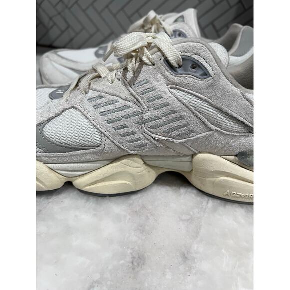New Balance 9060 U9060ECA Men’s 11 White Grey Suede Mesh Lifestyle Sneakers Shoe main image 9